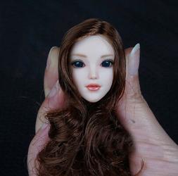 1/6 Head Sculpt Pale Skin Carved Brown Curls W/Movable Eyes 