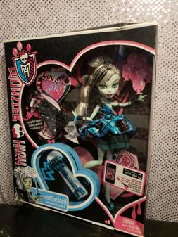 2011 FRANKIE STEIN DRACULAURA'S SWEET 1600 MONSTER HIGH DOLL