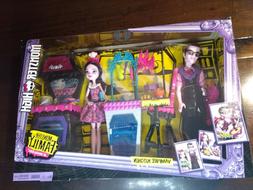 Monster High Monster Family Vampire Kitchen Playset & 2-Pack