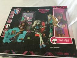 Monster High 2011 Coffin Bean with Clawdeen Wolf Doll New wi