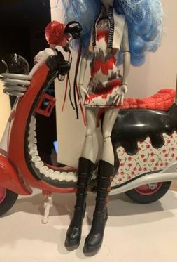 monster high doll ghoulia yelps and her scooter - scaris