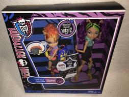 Monster High TARGET Exclusive Clawdeen and Howleen Wolf! Sis