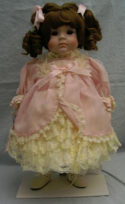 Original Vintage Bradley's "ZOIE" 16 Inches Tall 892/1000 Ne